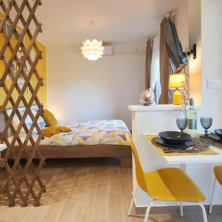 Apartment Yellow Porec Exterior photo
