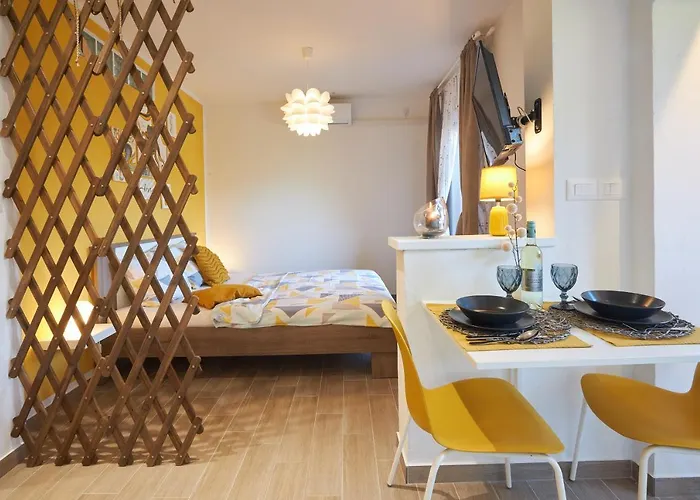 Apartment Yellow